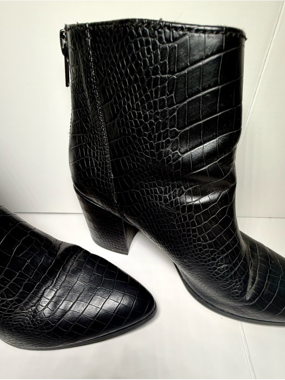 Steve Madden Julianne Black Croc Embossed Ankle Bootie Pointed Toe Zip Size 8.5